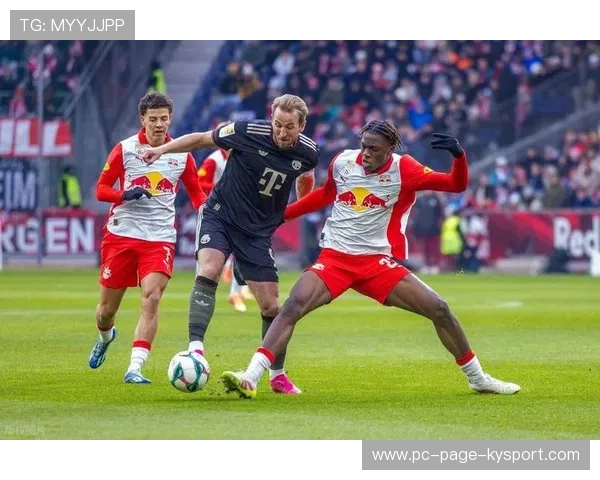 德甲拜仁前场高压连夺球权,制造连续威胁的制胜之道